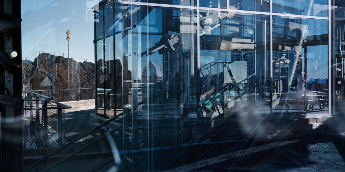 Reflections in the modern architecture of a building complex.